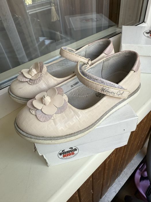 Кроссовки, туфли, сандали для девочек дешево