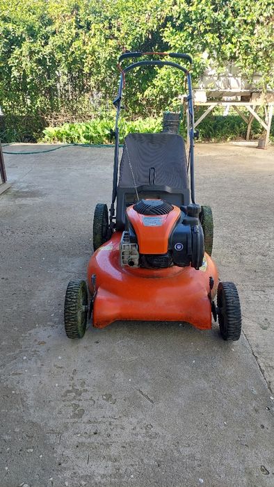 Masina tuns gazon Husqvarna LC 153