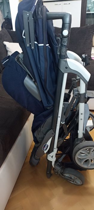 Продавам количка 2 бр,