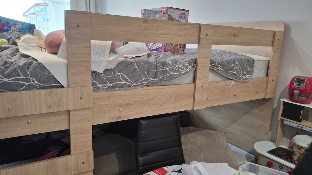 Двуетажно легло с матраци