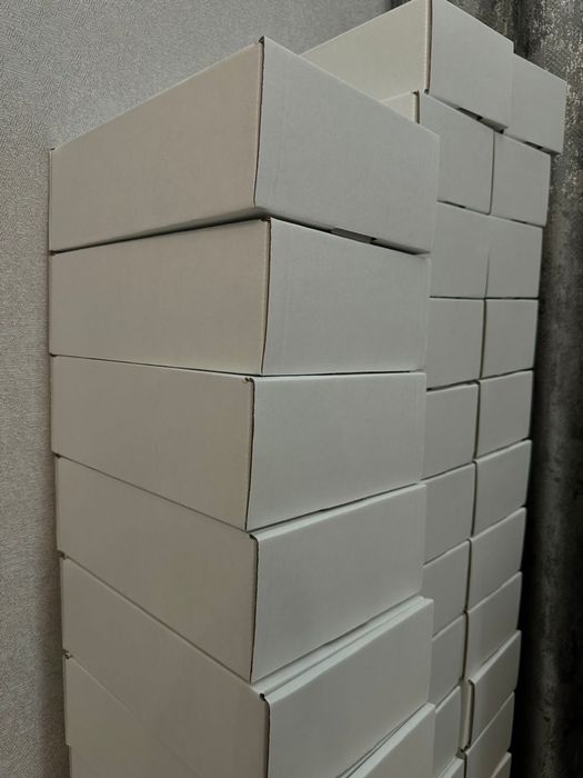 Продам коробки белого цвета