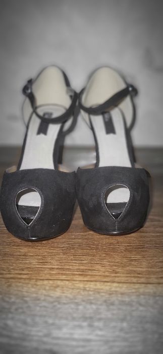 Туфли на высоком каблуке