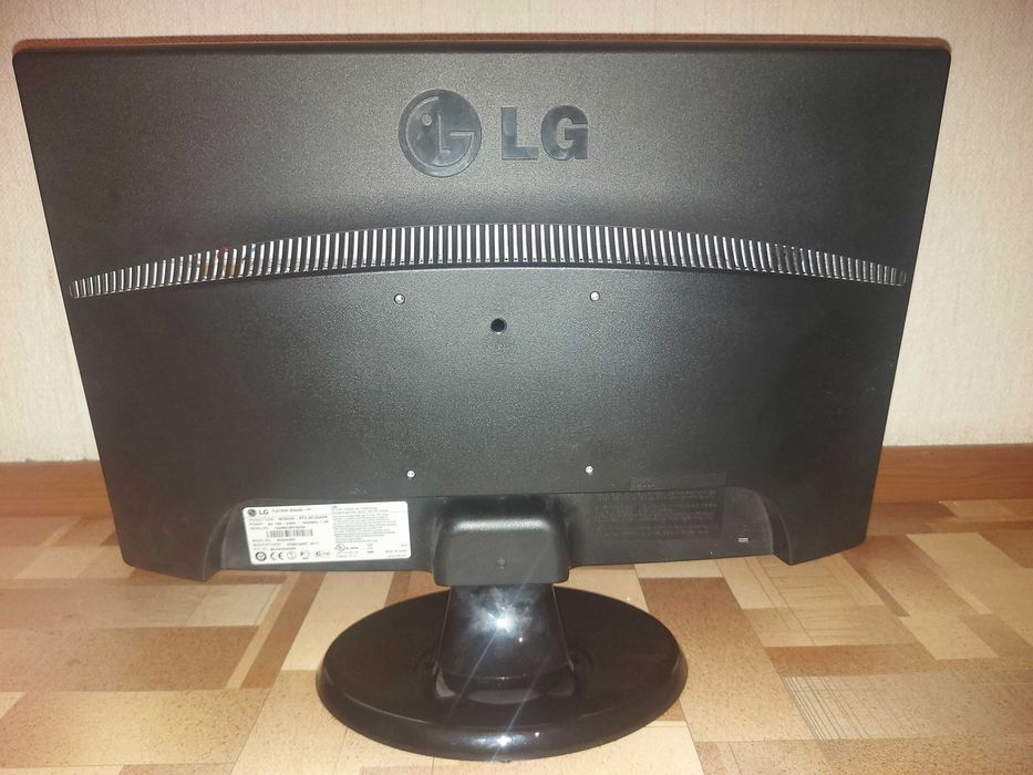Монитор LG FLATRON W2043S - PF     20" (дюймов)