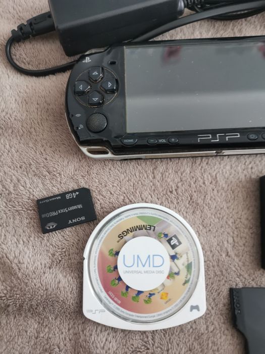 Игра PSP 2004 черно