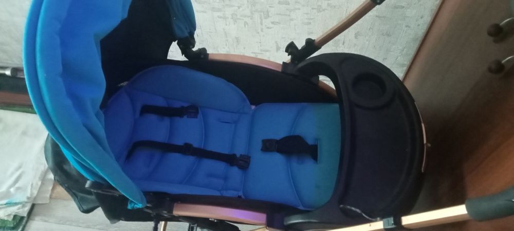 Продам прогулочную коляску .