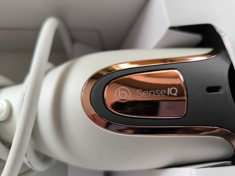 Philips SenseIQ Series 8000