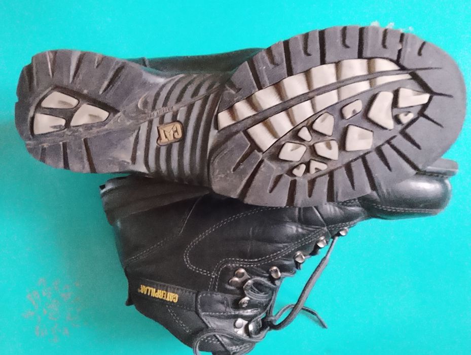 Продам мужские ботинки