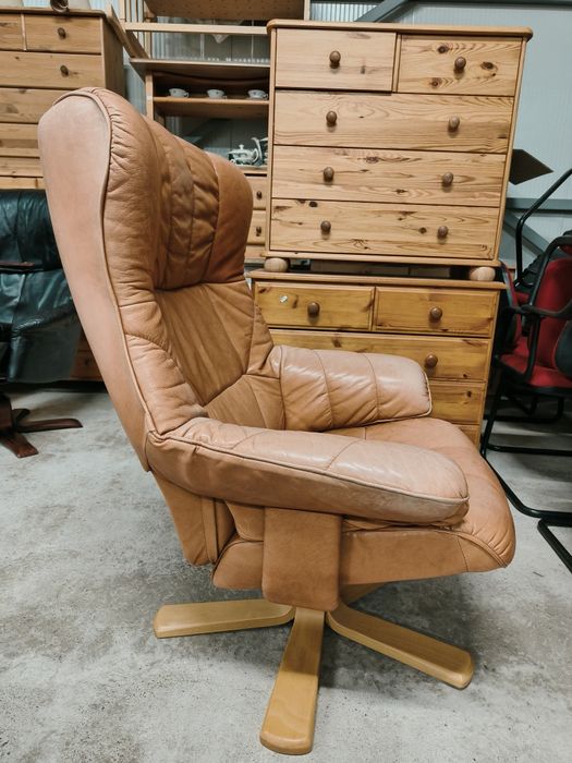 Relax кресло с отоманка от естествена кожа