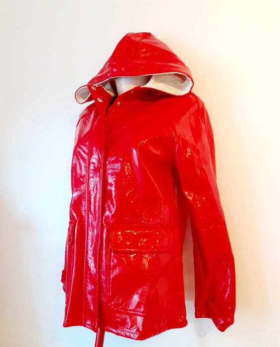 Haina impermeabila, nouă cu etichetă Pull and bear