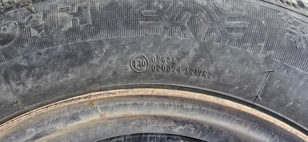 Продавам зимни гуми с железни джанти R15 - 4 броя