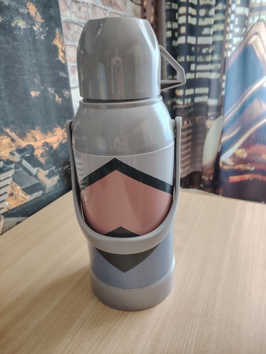 Продам термос 3,2л