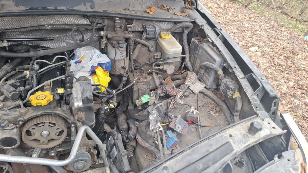 Dezmembrez Dodge nitro 2.8  diesel
