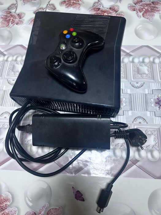 Продам XBOX 360 торг