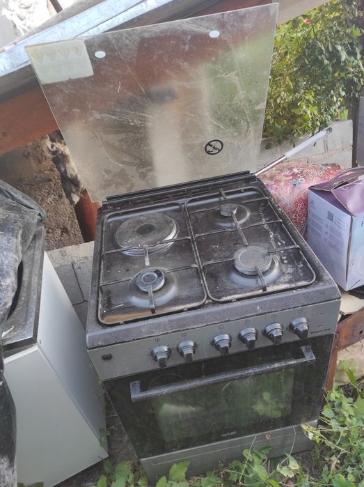 Продам газовую плиту