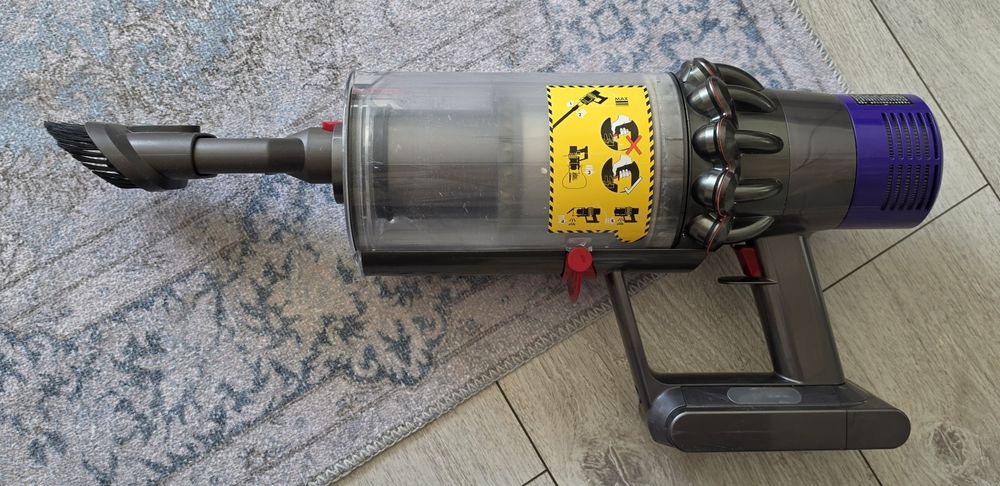 Прахосмукачка Dyson SV12