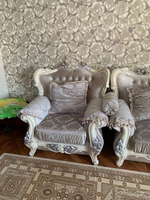 Продаем диван с креслами