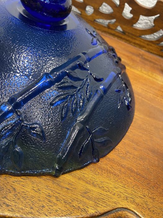 Синя стъклена купа  фруктиера на столче винтидж Чехословакия 1960 1979