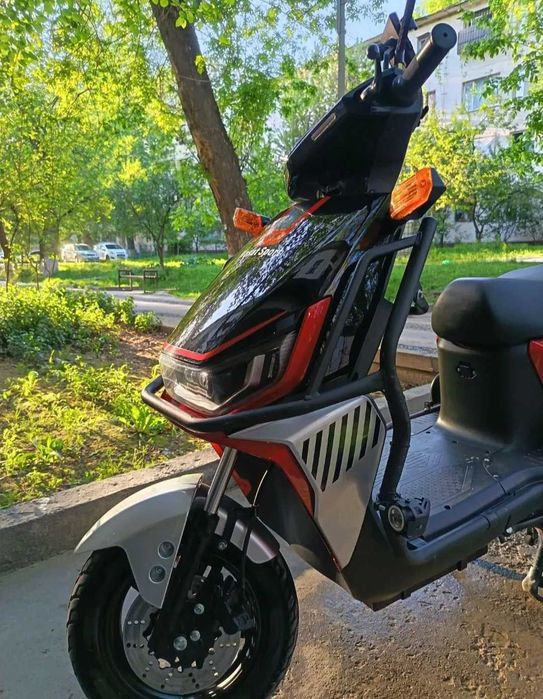 E-BIKE elektroskuter sotiladi