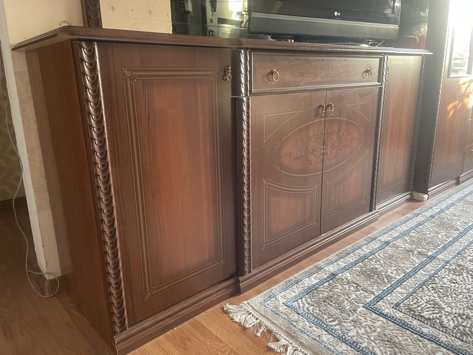 Продам горку, трюмо с зеркалом