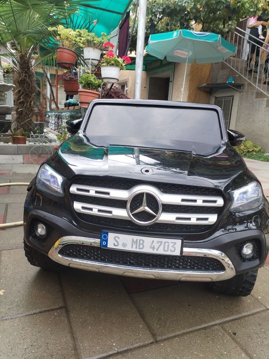 Електрическа кола Mercedes, Х-Klasse, 4 двигателя, 2 места