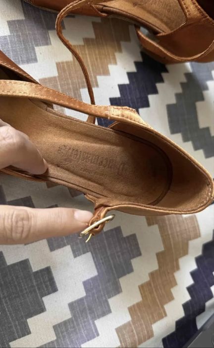 Обувь для бальных танцев