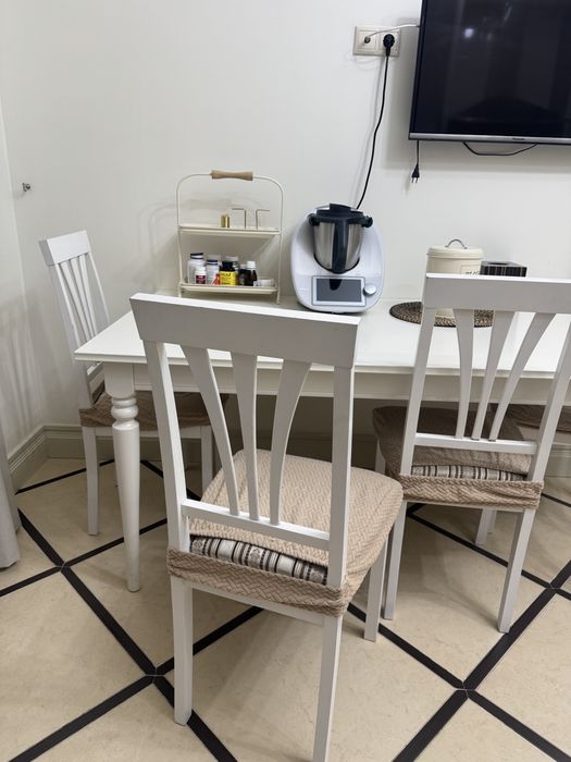 Продам стол и 4 стула