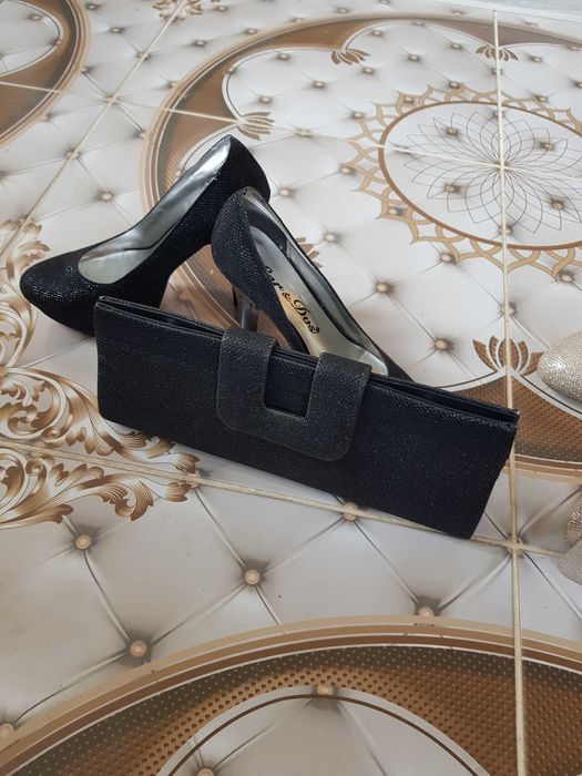 Комплект обувки на ток и малка дамска чанта /портфейл/със брокат.