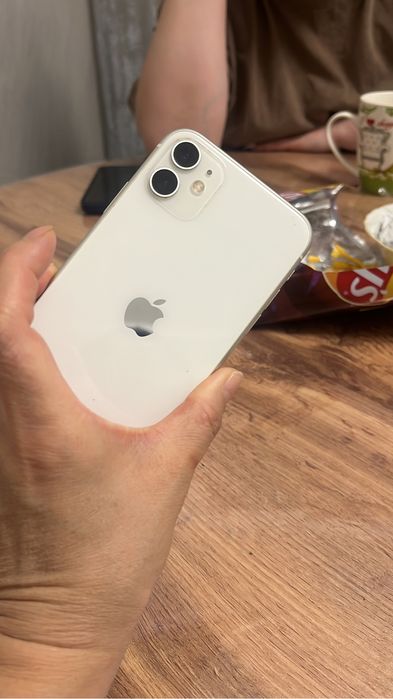 Продам телефон IPhone 11 б/у идеальное состояние