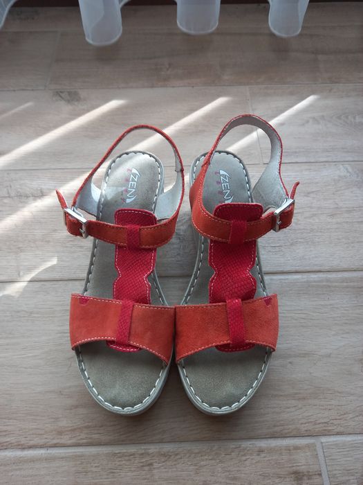 Sandale din piele