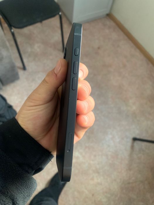 Продам Айфон 16 е в отличном состояний