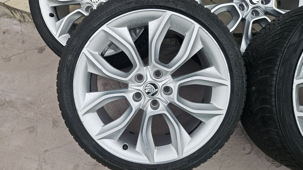 Vând jante Skoda R19