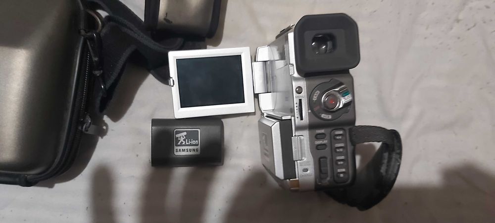 Продавам видиокамера Самсунг