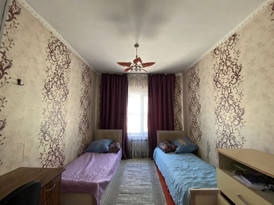 2 үй сатылады, университет алдында.