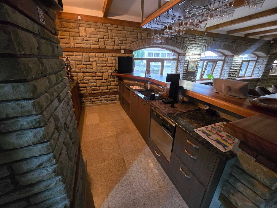 Продава се хотел