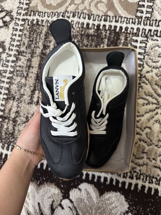 Продам новые кроссовки. Торг возможен