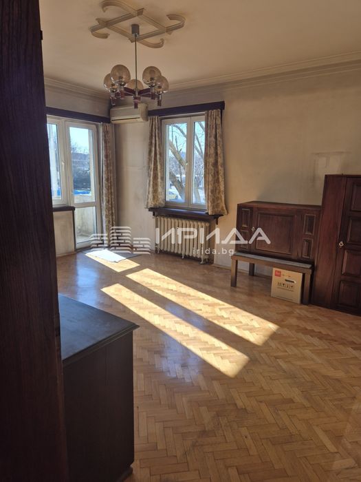 Просторен апартамент в кв. Яворов