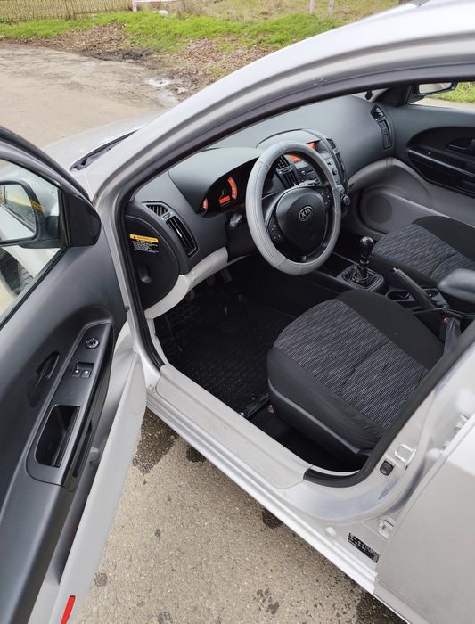 KIA Ceed 1.4 benzina anul 2008 Break