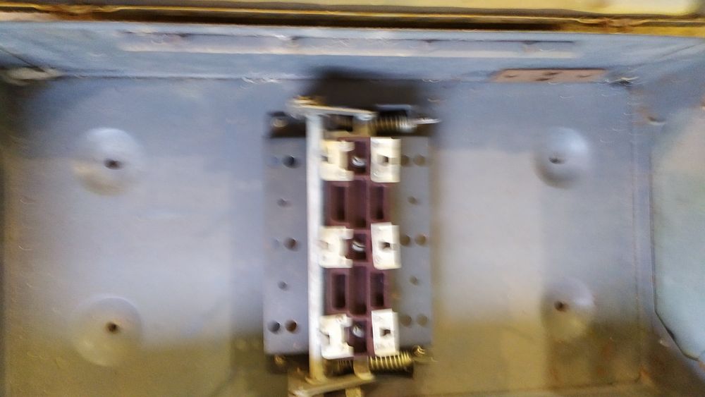 Продам  рубильники . 11000т.т.