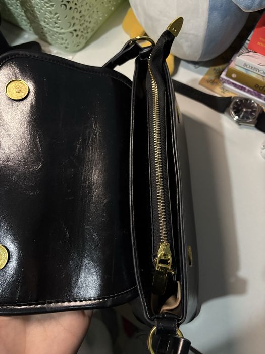 Чёрная сумка через плечо