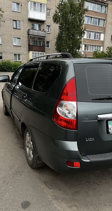 Продам priora 1 2011 года универсал