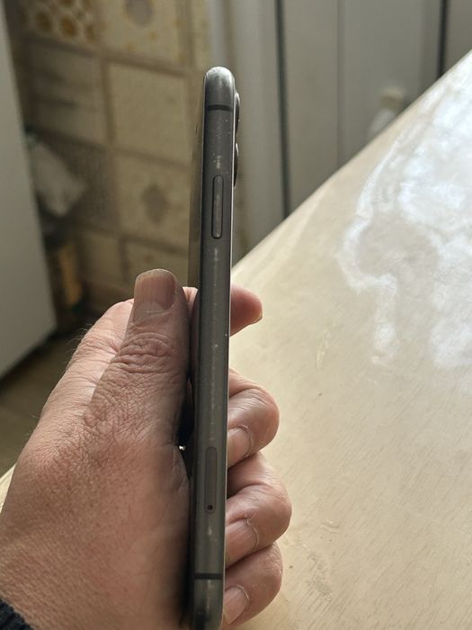 продаю айфон 11 память 64