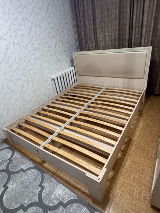 Спальная кровать