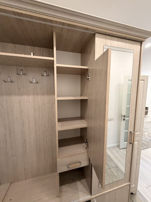 Продам шкаф в прихожую