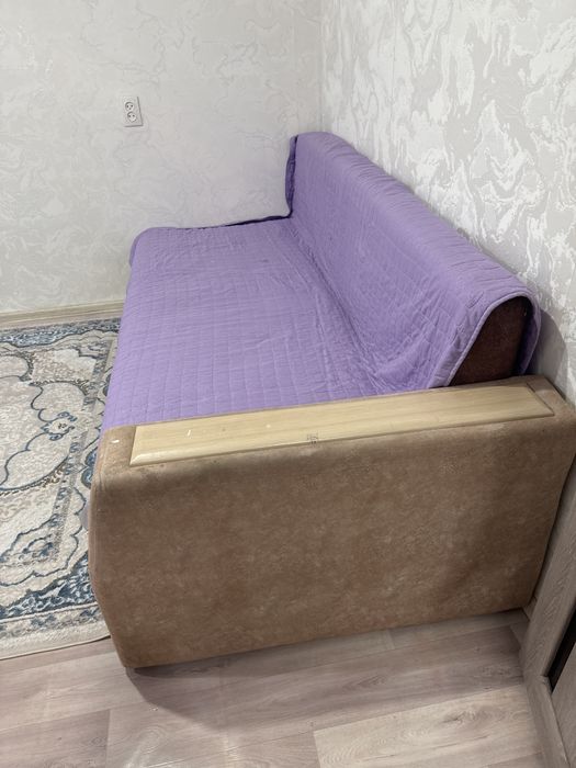 Диван коричневый