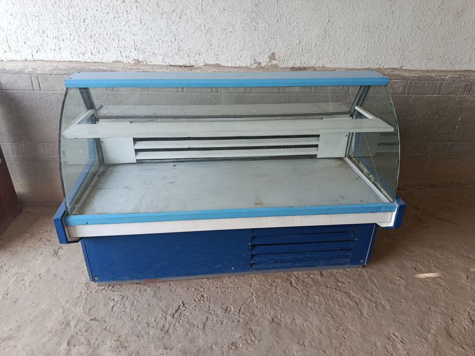 Витрина холодилник срочна сотилади