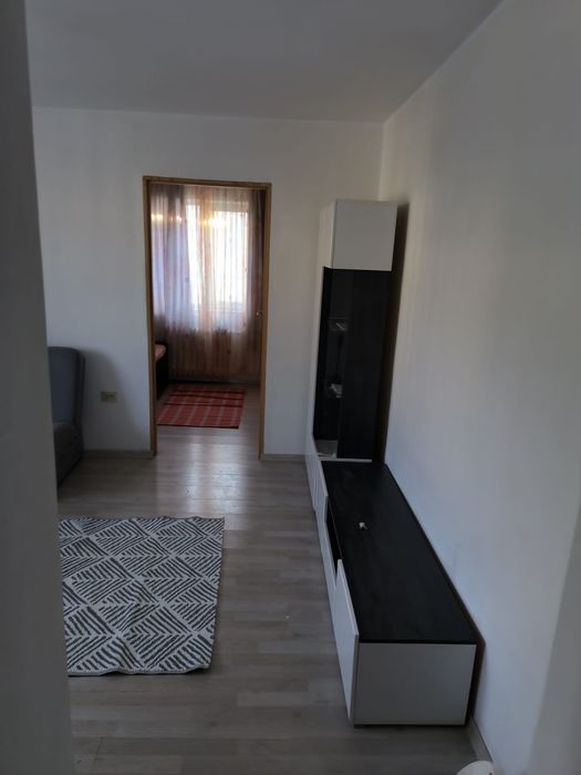 Inchiriez apartament