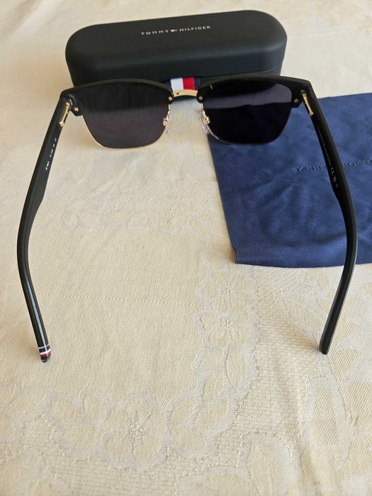 Tommy Hilfiger слънчеви очила