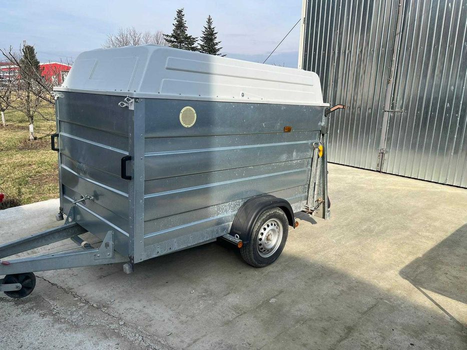 REMORCA 750 kg cu rampa de incarcare rabatabila pe spate