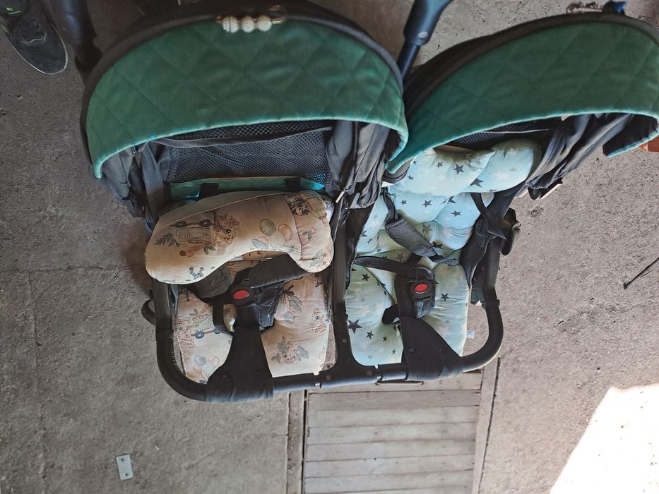 Коляска двойняшек