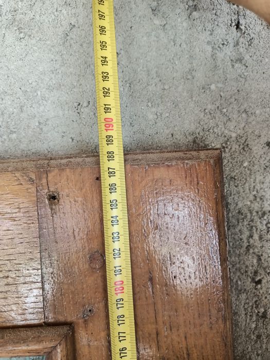 Ușă din lemn masiv